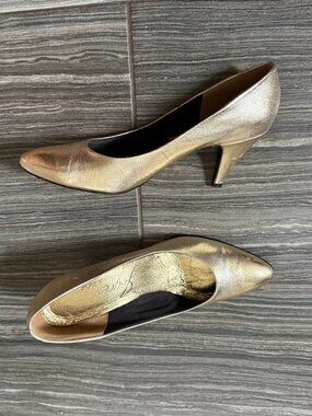 Joyce - 1987 Vintage Gold Pumps